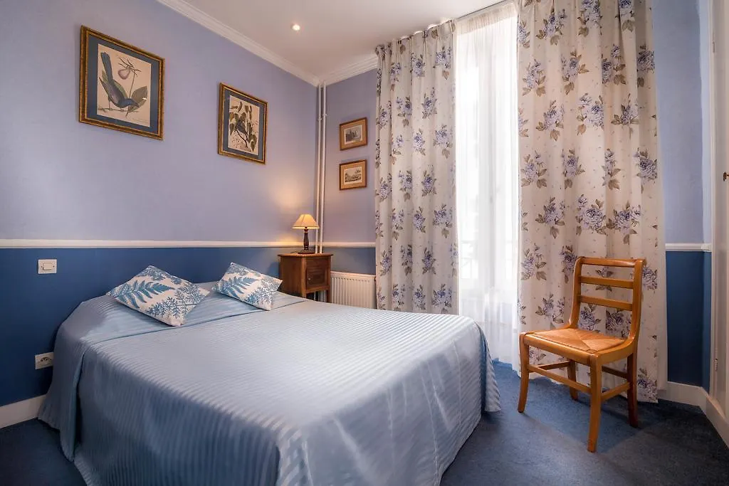 **  Hotel Des Arts - Cite Bergere Paris France