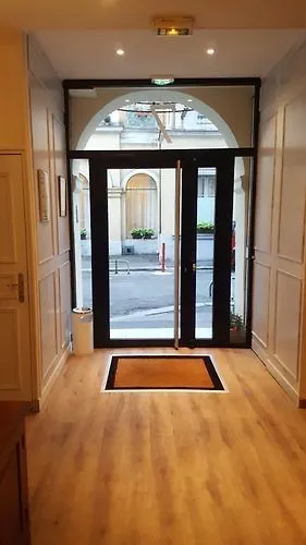 **  ホテル デ ザール パリ フランス