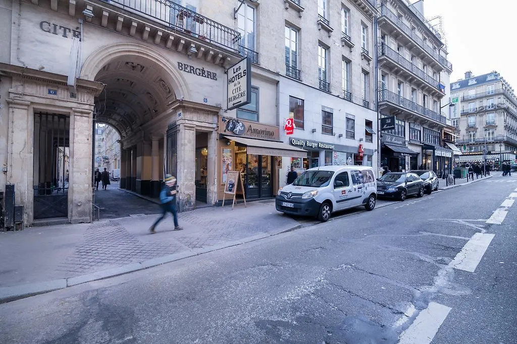 **  Hotel Des Arts - Cite Bergere Paris France